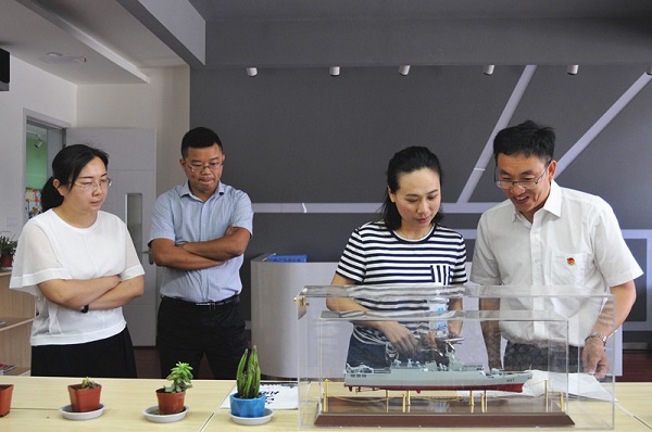 共青团南充市委书记孔北川对遂宁市青少年宫卓有成效的工作给予了高度