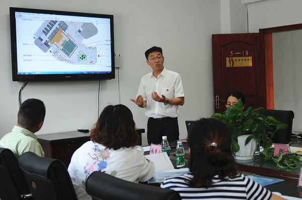 共青团南充市委书记孔北川对遂宁市青少年宫卓有成效的工作给予了高度